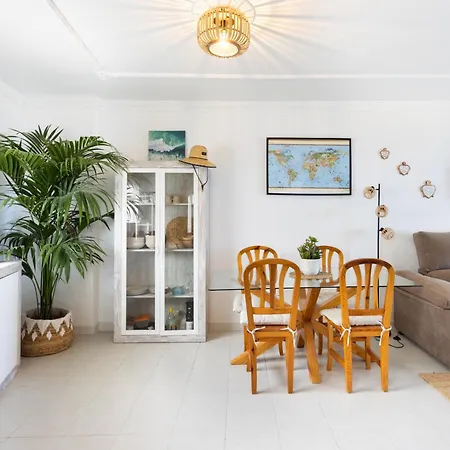 Acogedor Con Vistas Al Mar En Appartamento